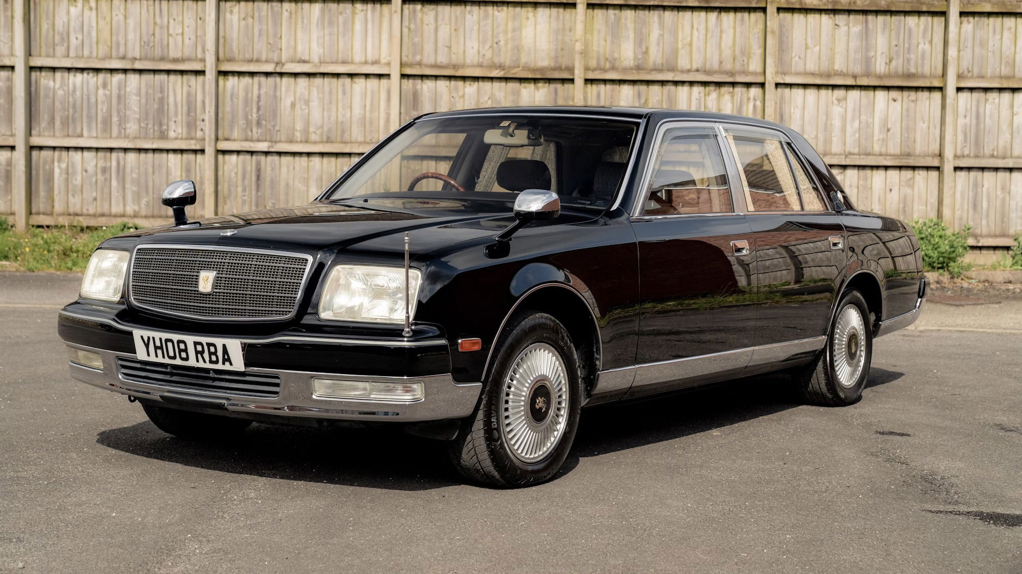Toyota Century - front